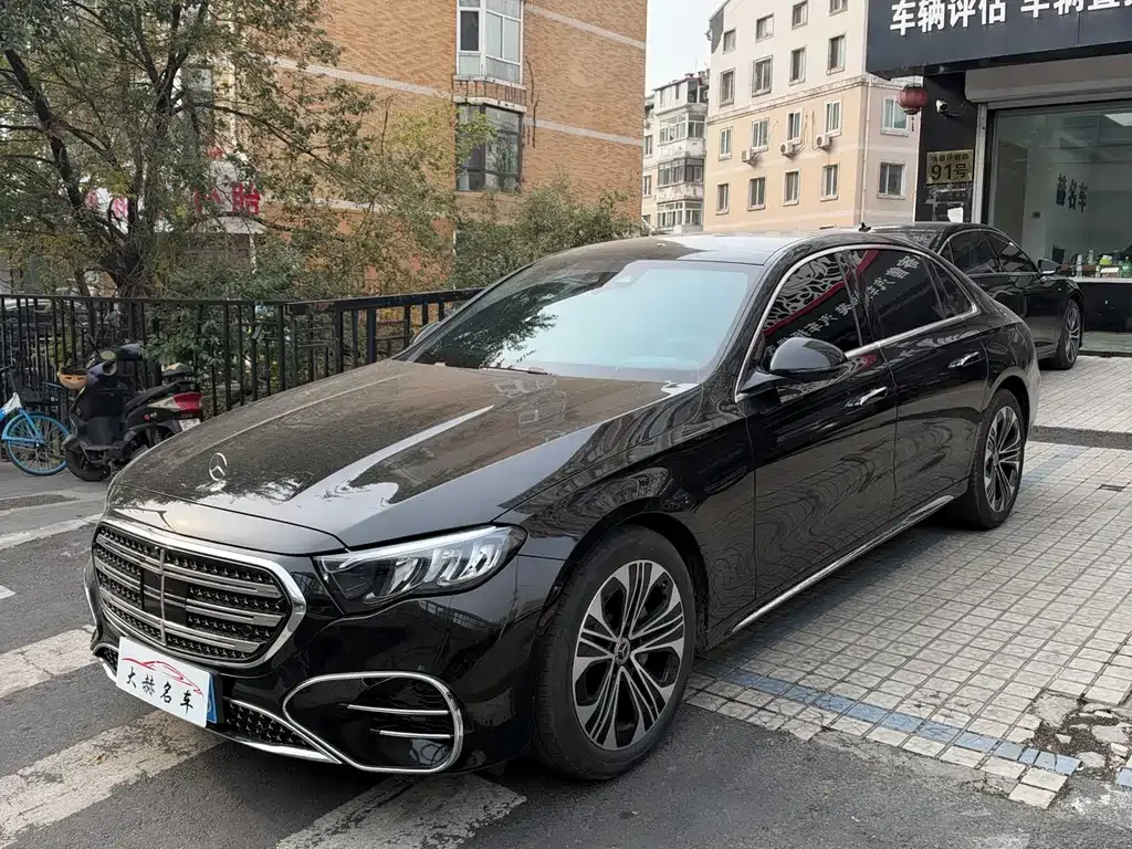 Mercedes-Benz E-Class — фото 1