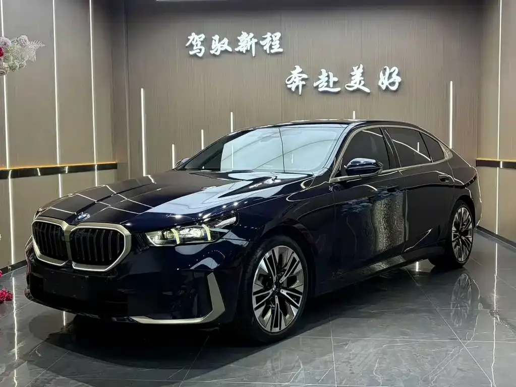 BMW 5 Series — фото 1