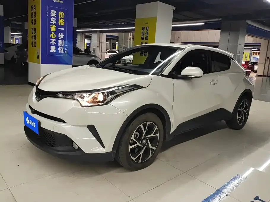 Toyota C-HR — фото 1