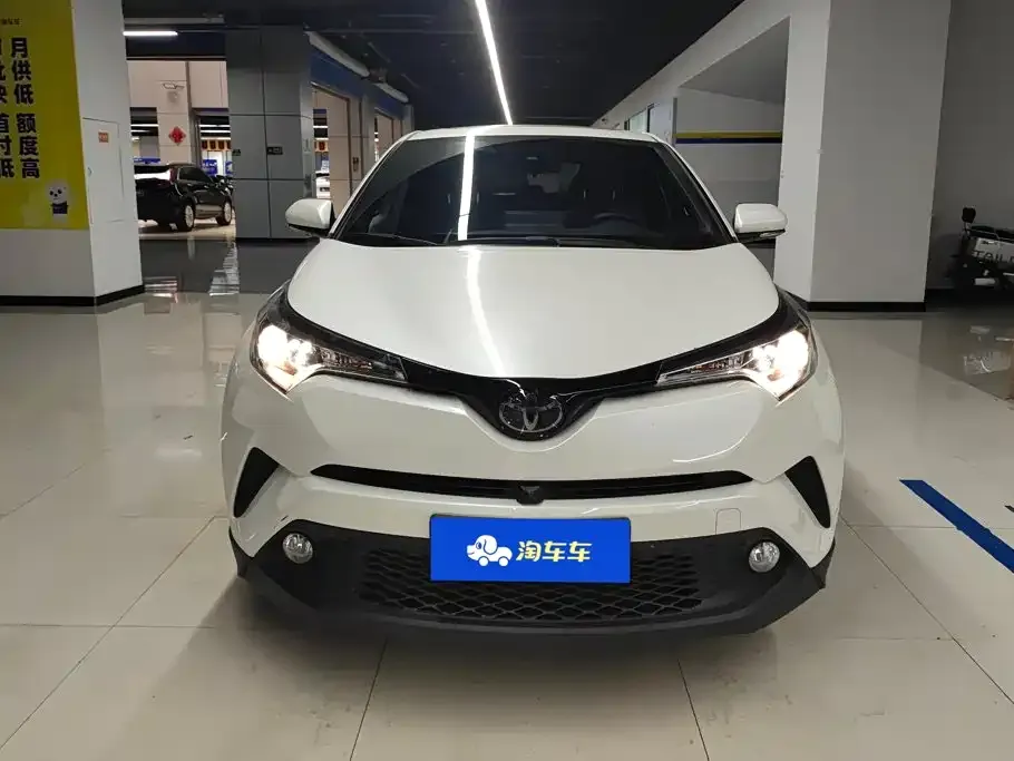 Toyota C-HR — фото 2