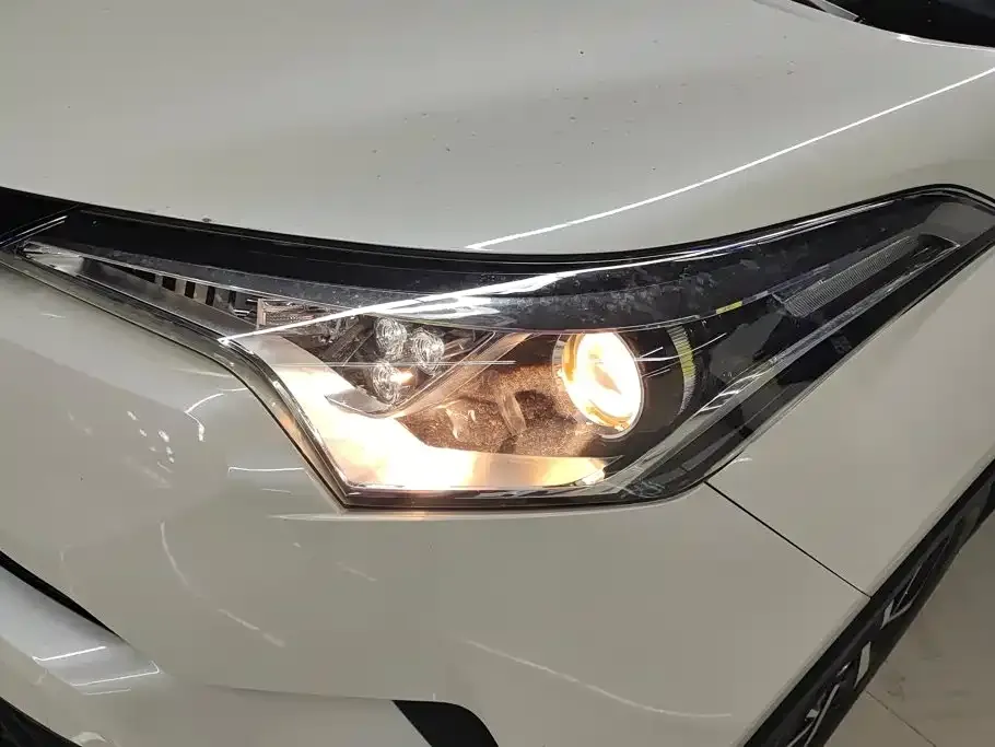 Toyota C-HR — фото 4
