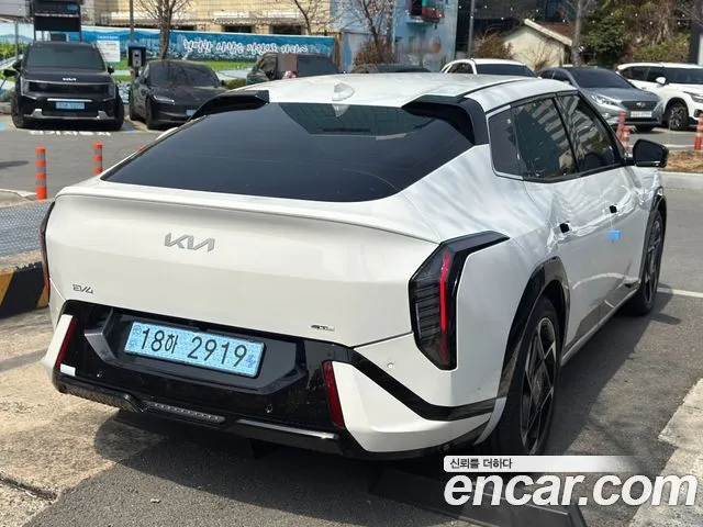 Kia EV4 — фото 8