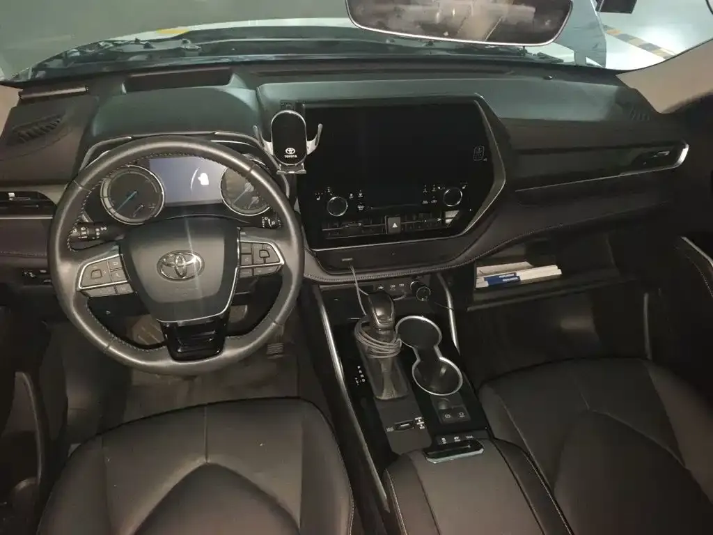 Toyota Highlander — фото 10