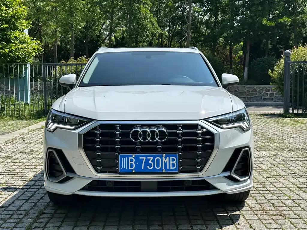 Audi Q3 — фото 1