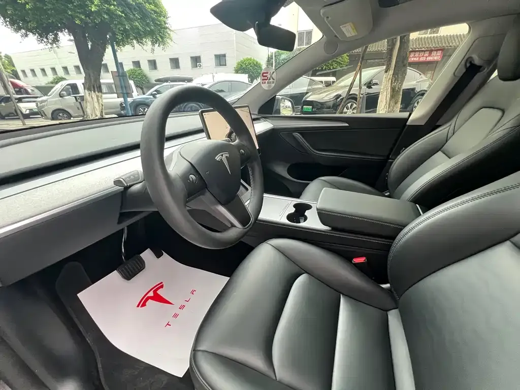 Tesla Model Y — фото 9