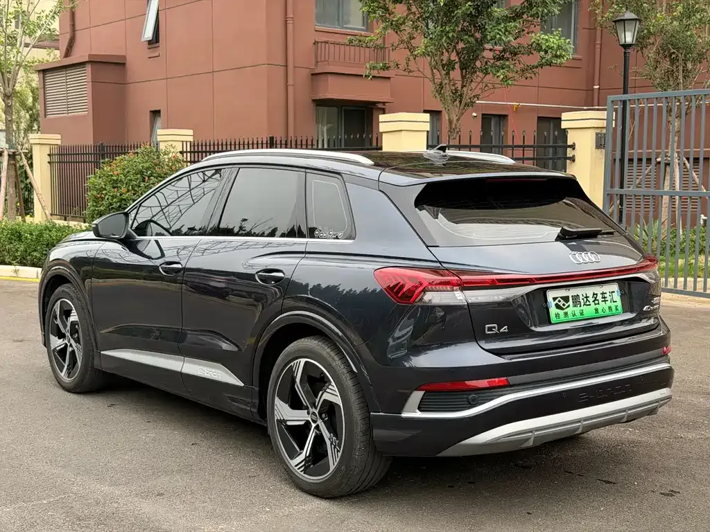 Audi Q4 e-tron — фото 8