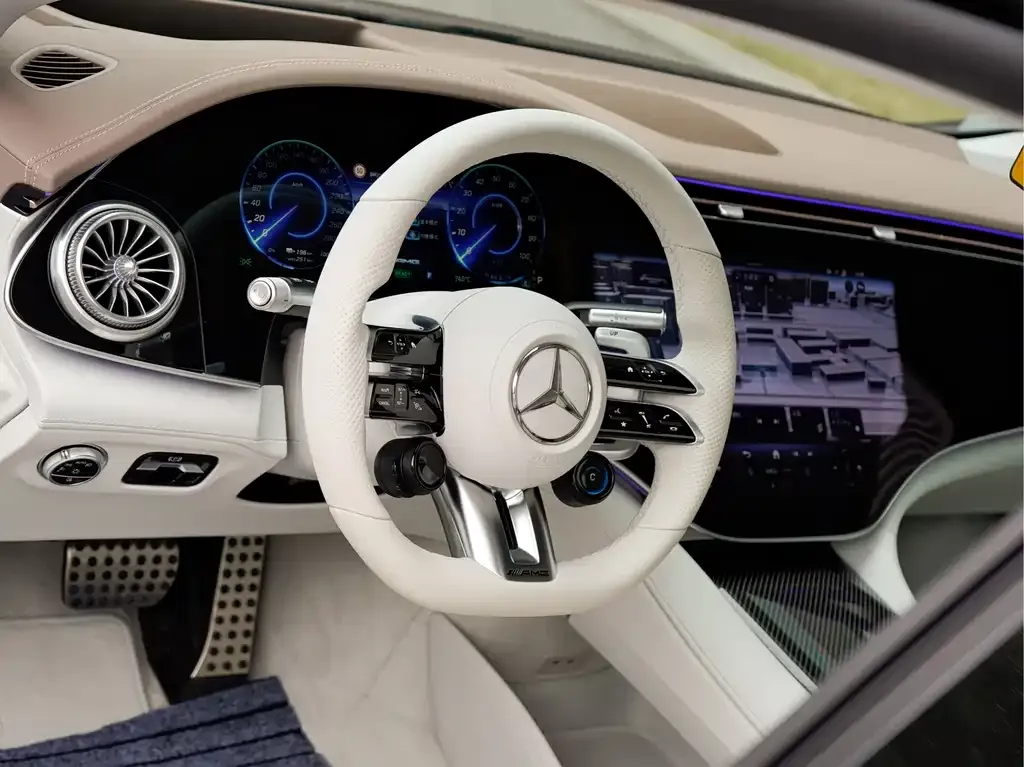 Mercedes-Benz EQS AMG — фото 9