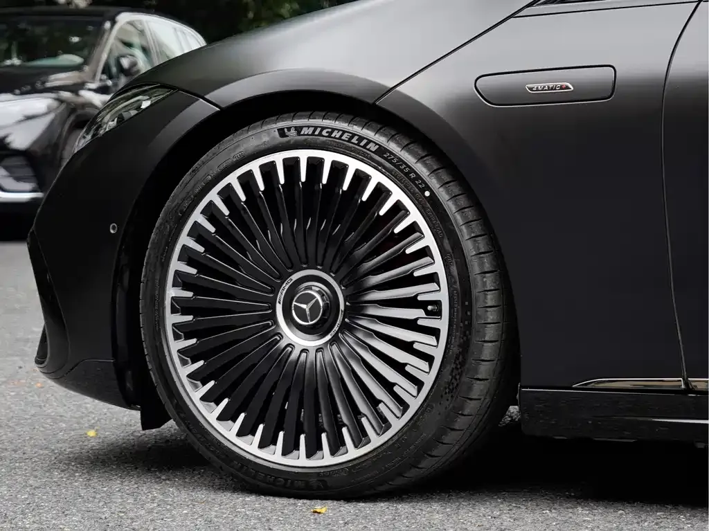Mercedes-Benz EQS AMG — фото 6
