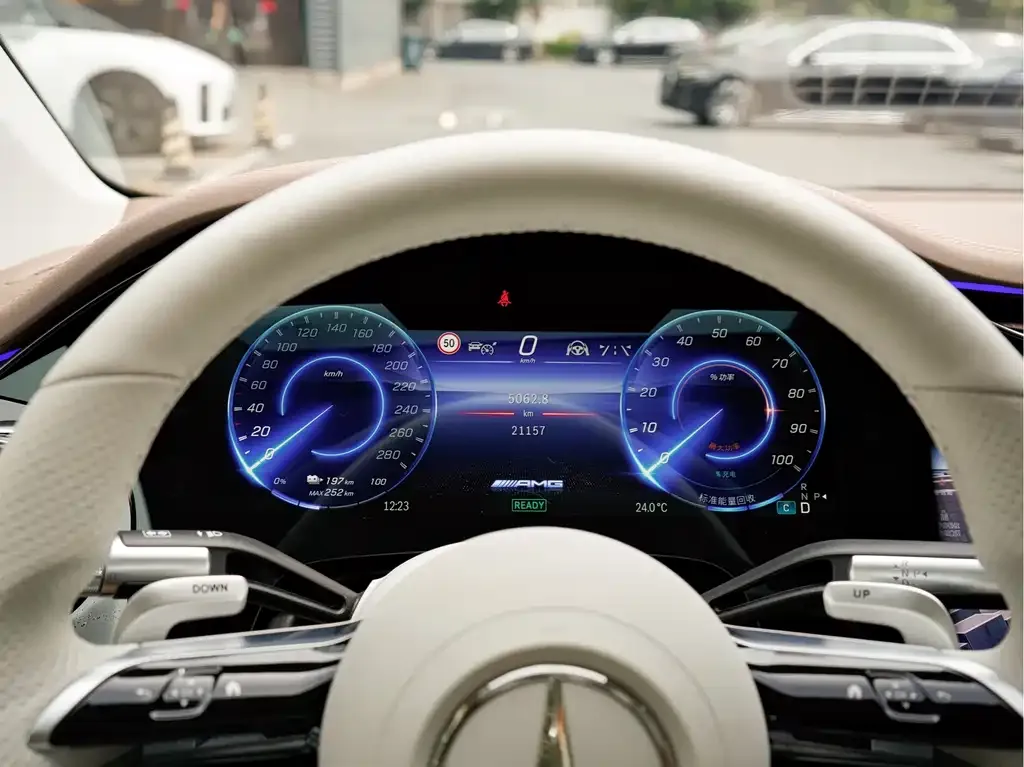 Mercedes-Benz EQS AMG — фото 4