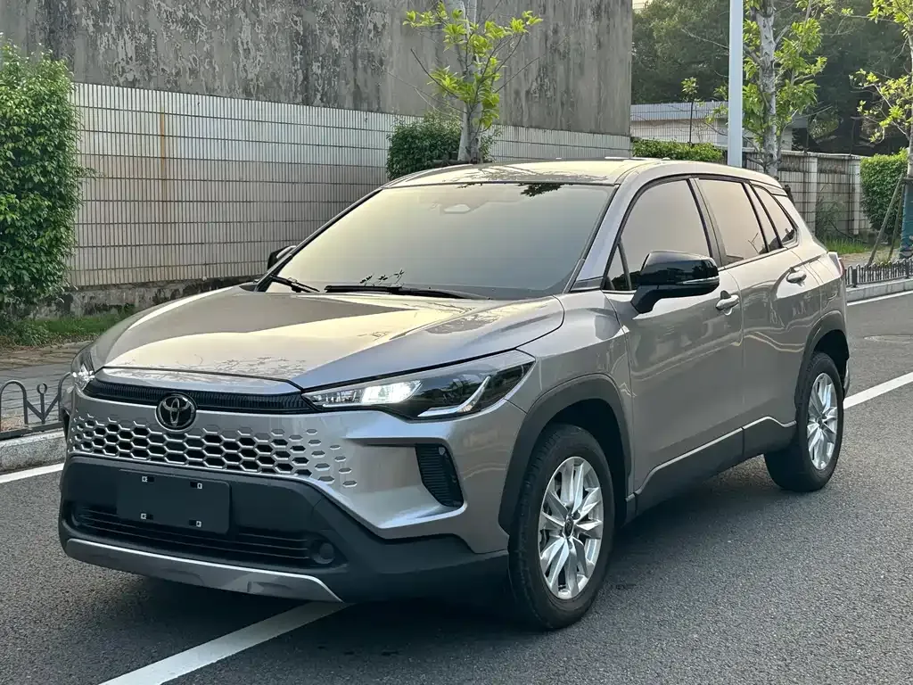 Toyota Corolla Cross — фото 1