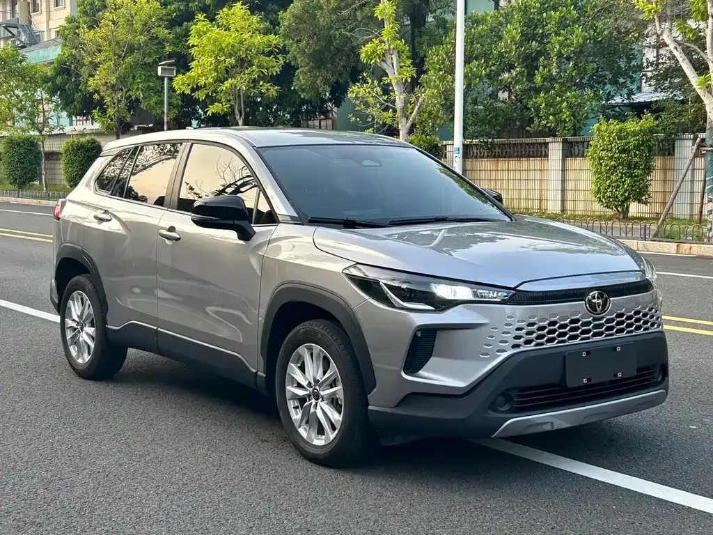Toyota Corolla Cross — фото 8