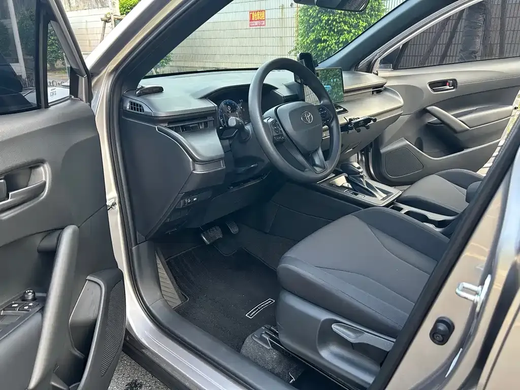 Toyota Corolla Cross — фото 4
