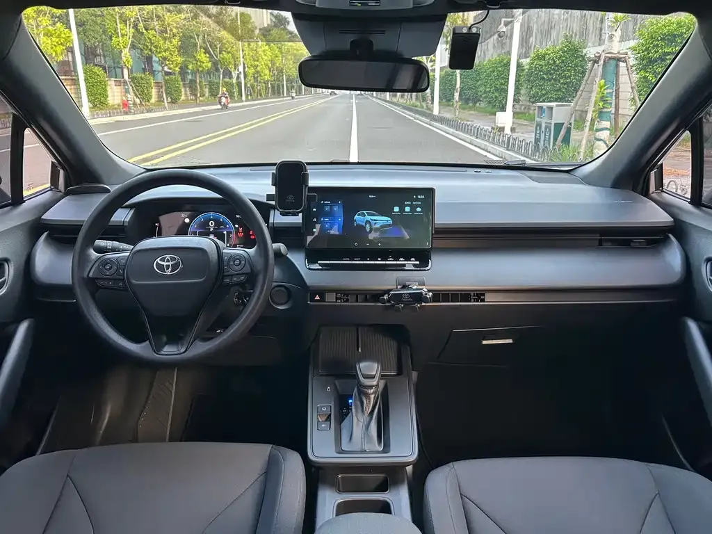 Toyota Corolla Cross — фото 3