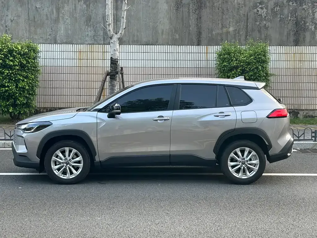 Toyota Corolla Cross — фото 9