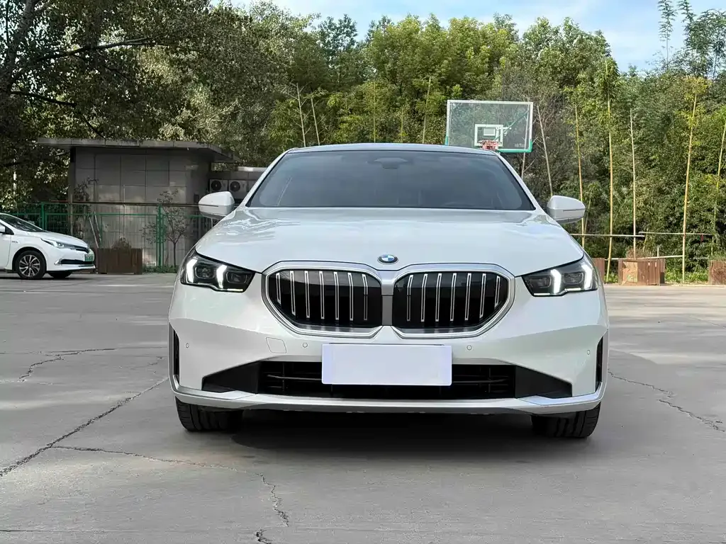 BMW 5 Series — фото 5