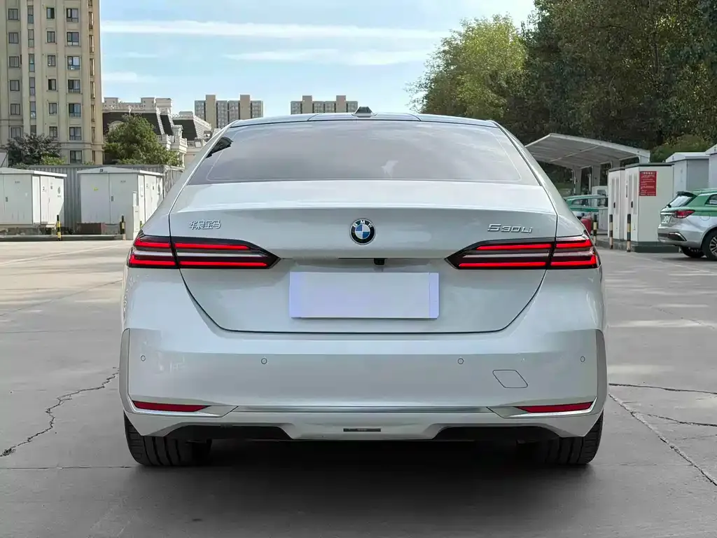 BMW 5 Series — фото 10