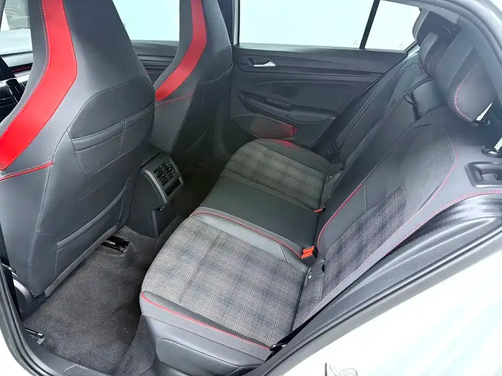 Volkswagen Golf GTI — фото 7