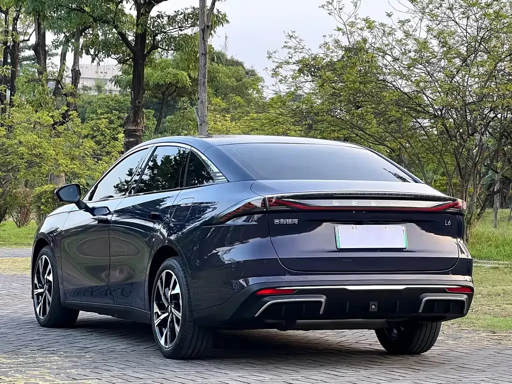 Geely Galaxy L6 — фото 6