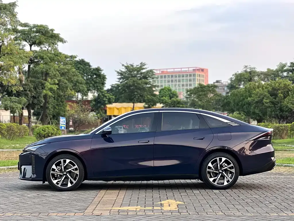 Geely Galaxy L6 — фото 3
