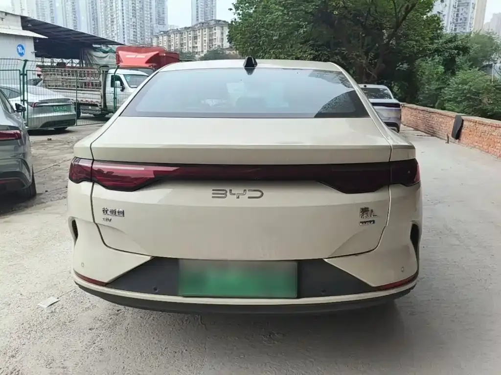 BYD Qin L — фото 9