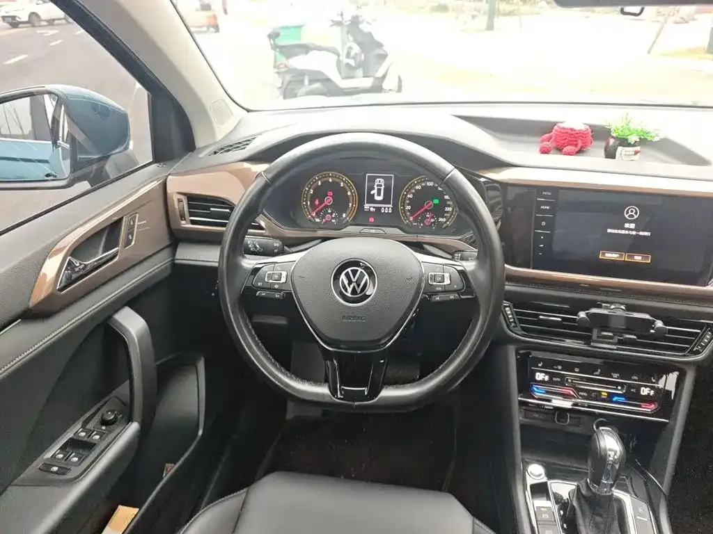 Volkswagen Tharu — фото 5