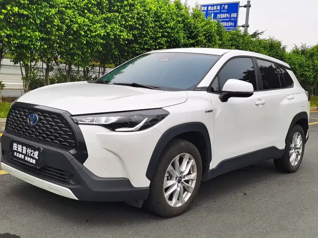 Toyota Corolla Cross — фото 1
