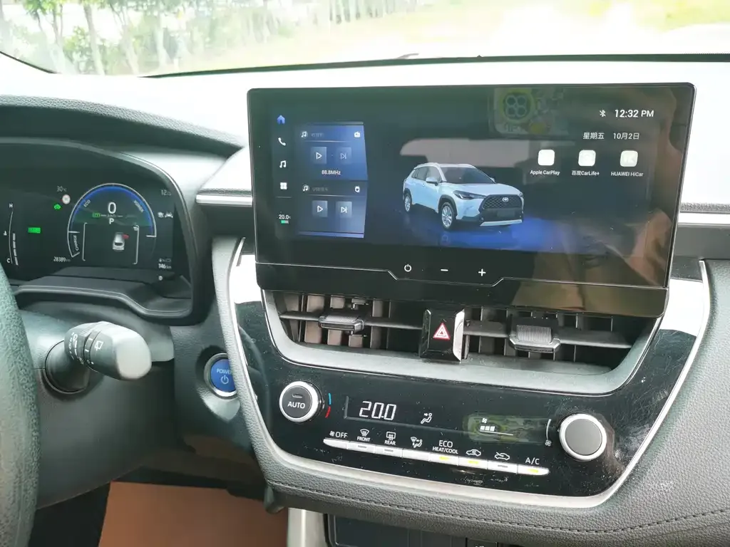 Toyota Corolla Cross — фото 2