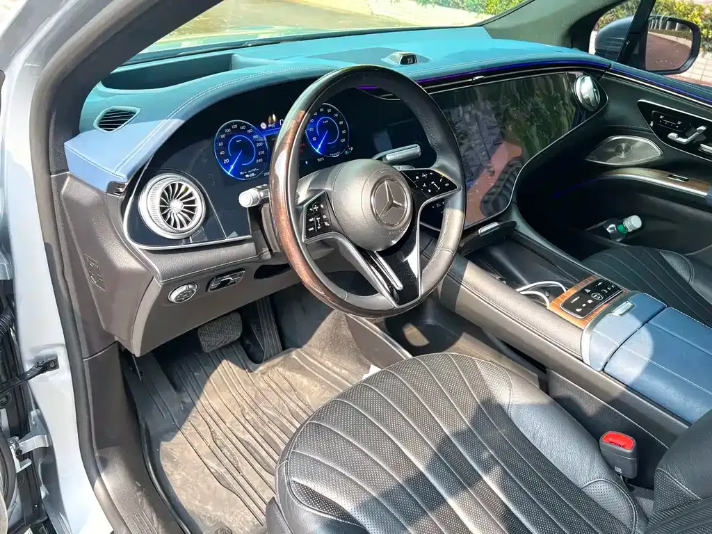 Mercedes-Benz EQS SUV — фото 3