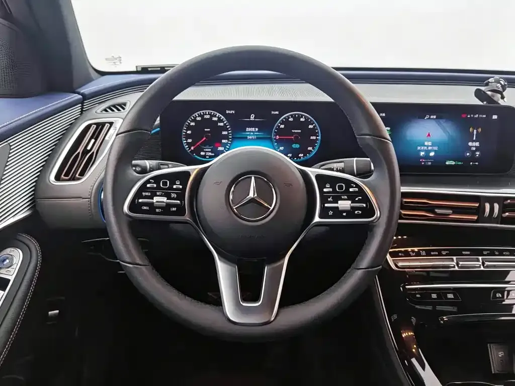 Mercedes-Benz EQC — фото 8