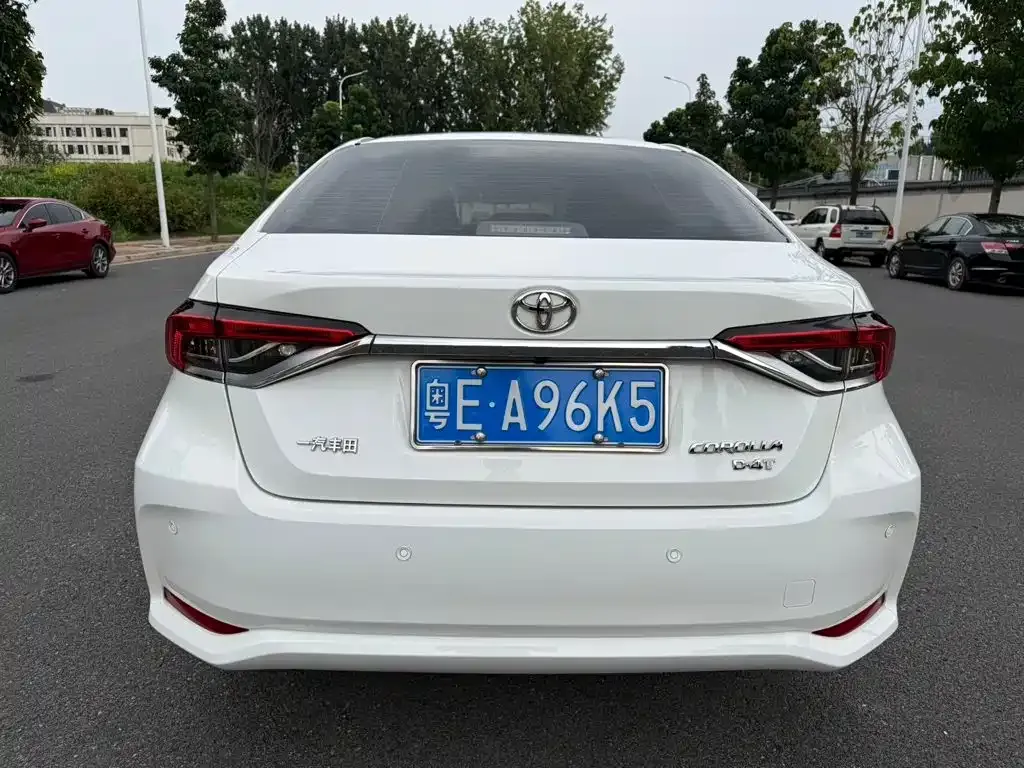 Toyota Corolla — фото 4