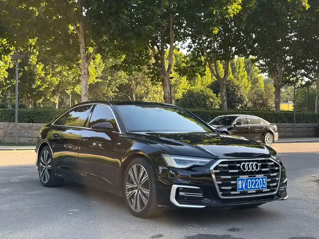 Audi A6L — фото 1