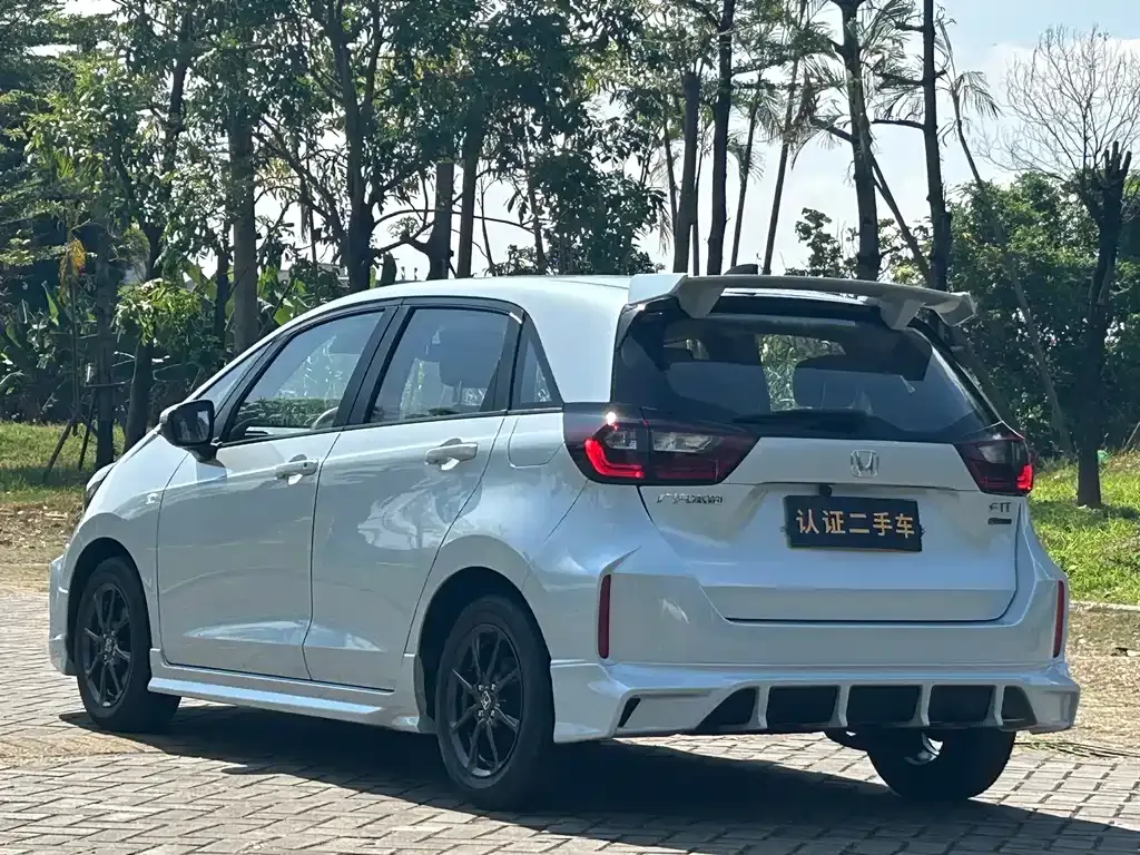 Honda Fit — фото 10
