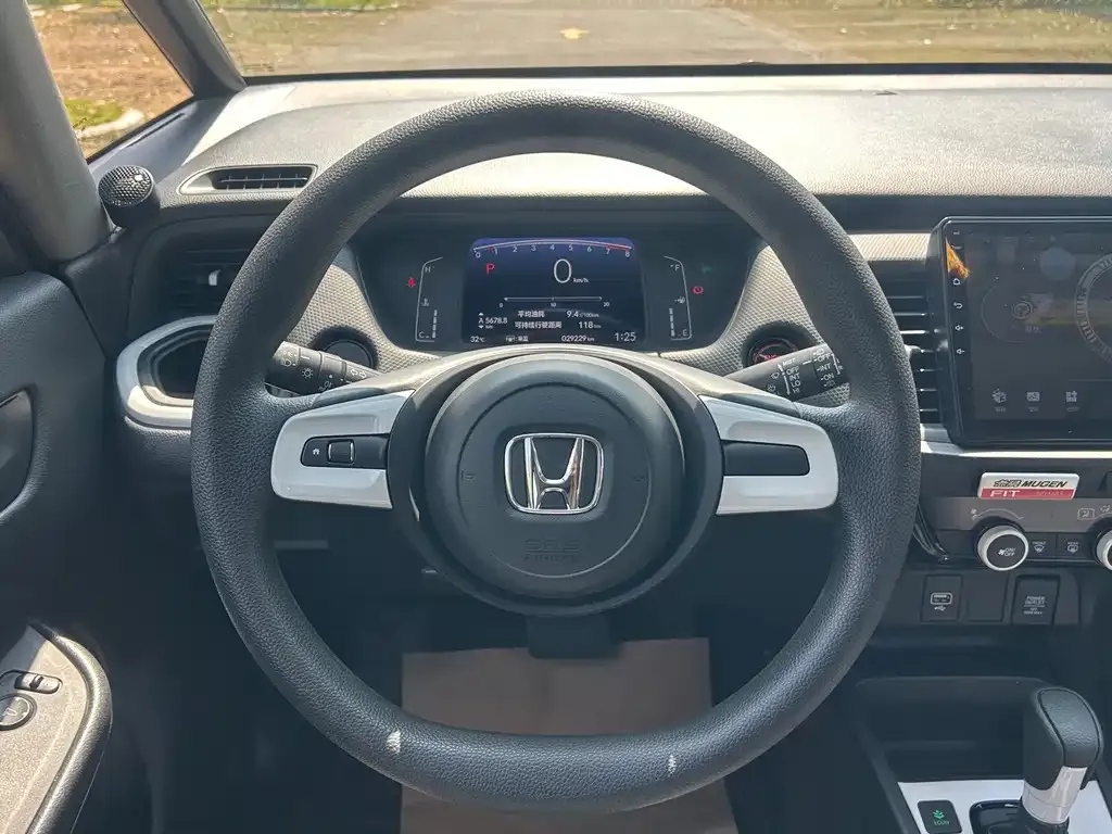 Honda Fit — фото 7