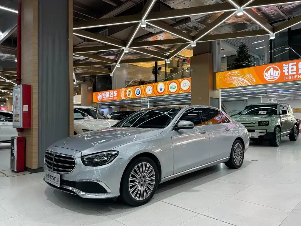 Mercedes-Benz E-Class — фото 1