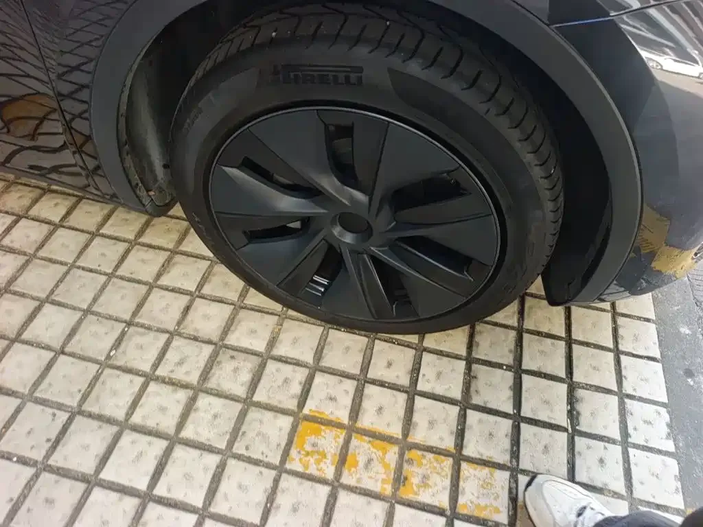 Tesla Model Y — фото 10