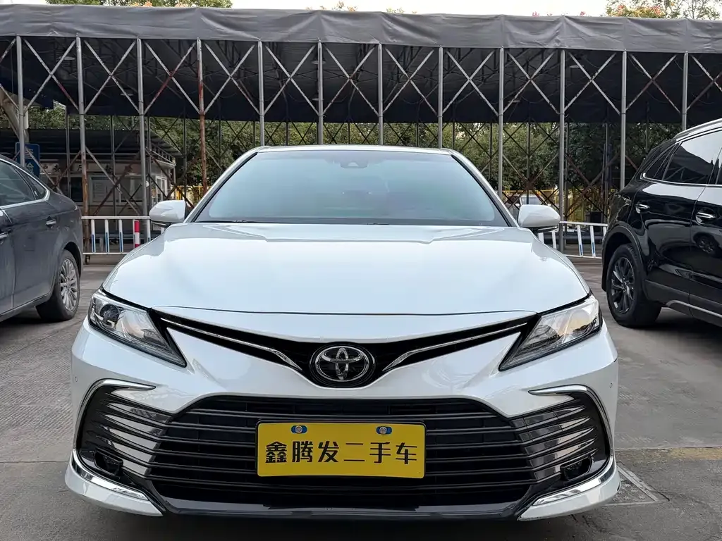Toyota Camry — фото 2