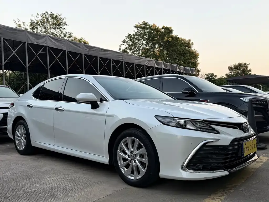 Toyota Camry — фото 5