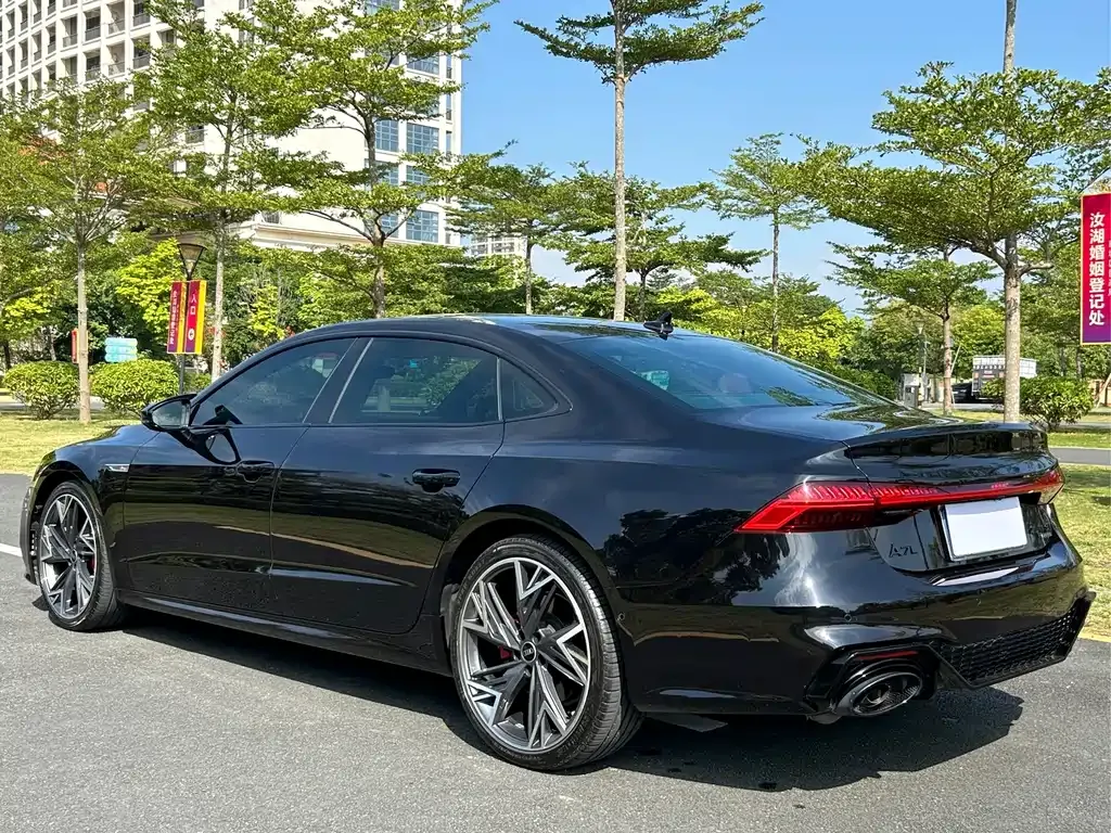 Audi A7L — фото 8
