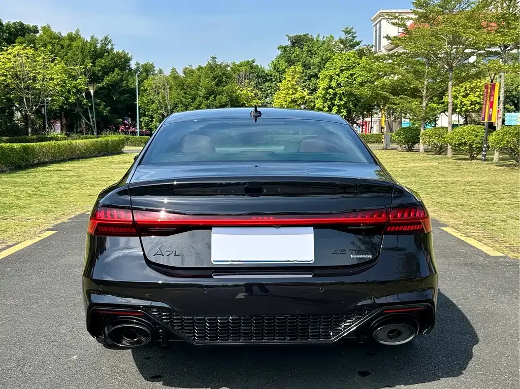 Audi A7L — фото 5