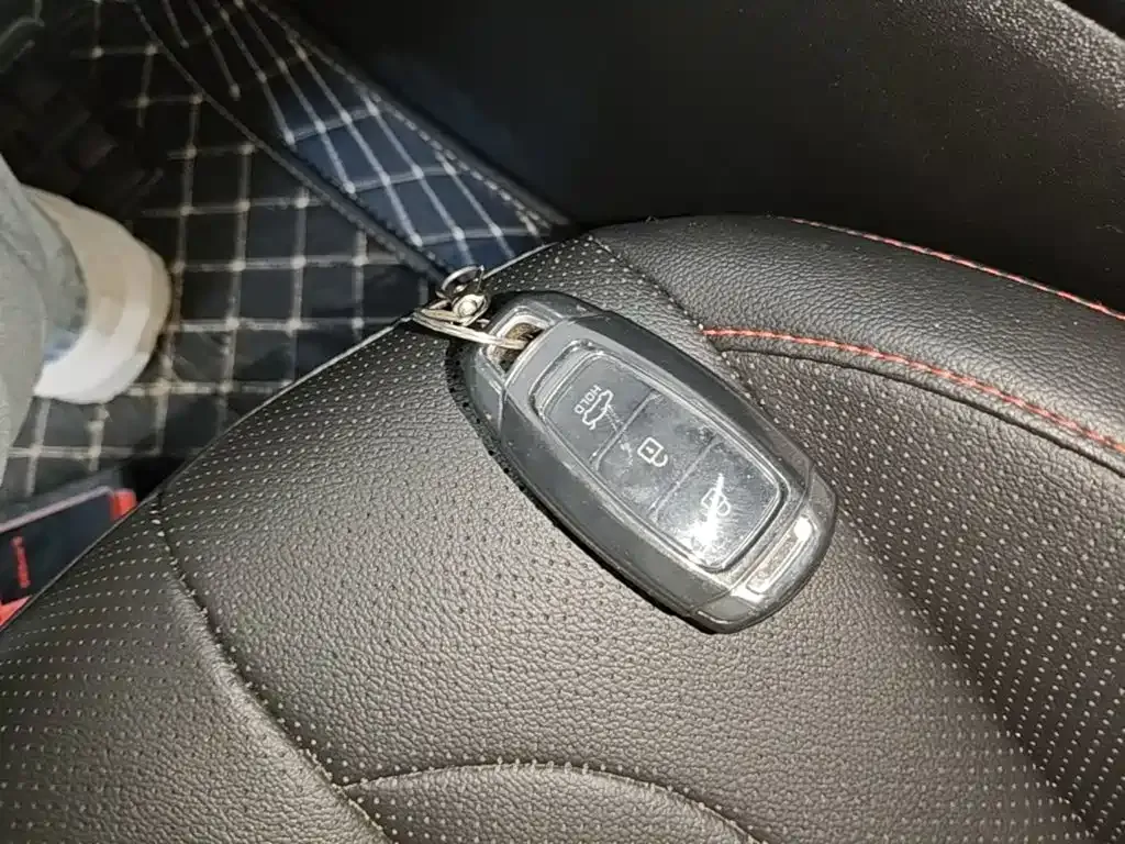 Hyundai Elantra — фото 10