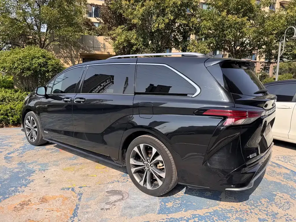 Toyota Granvia — фото 8