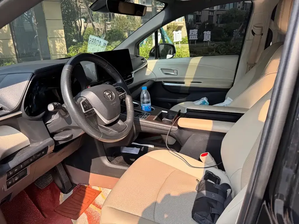 Toyota Granvia — фото 7