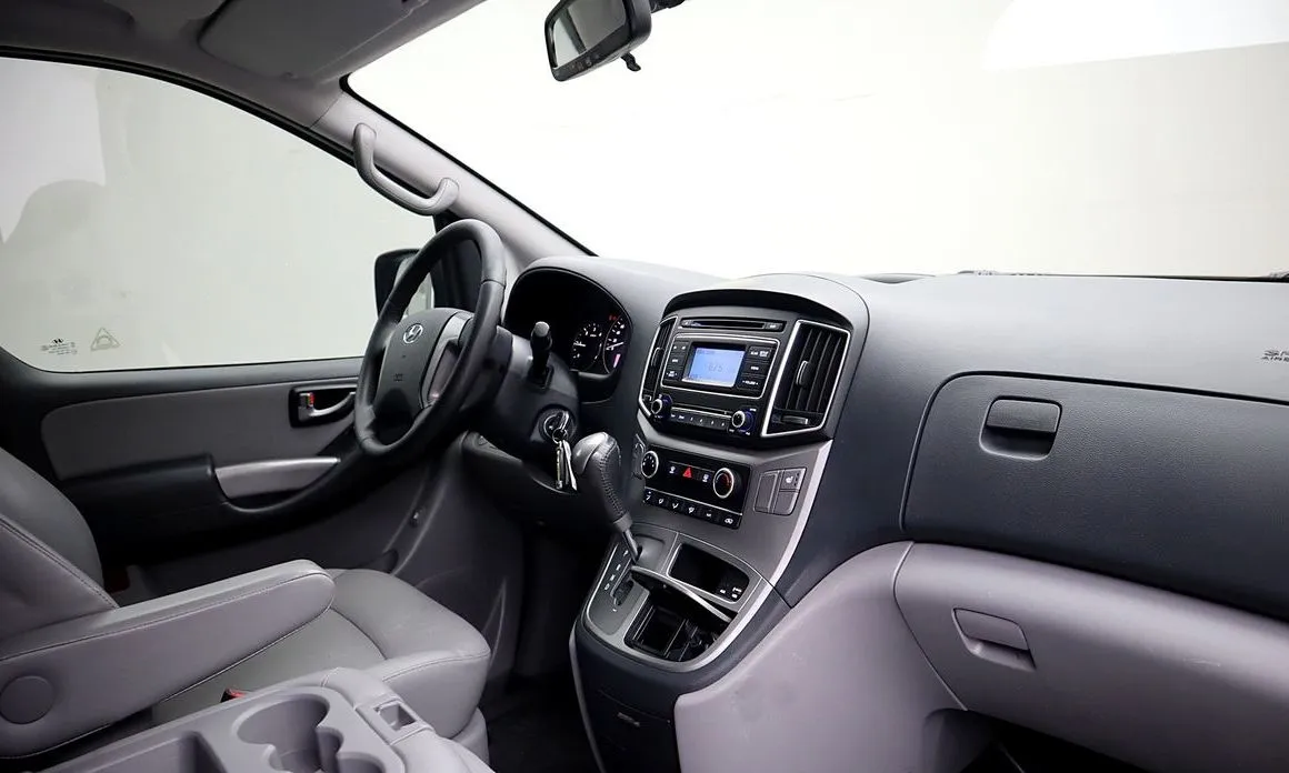 Hyundai Starex — фото 3