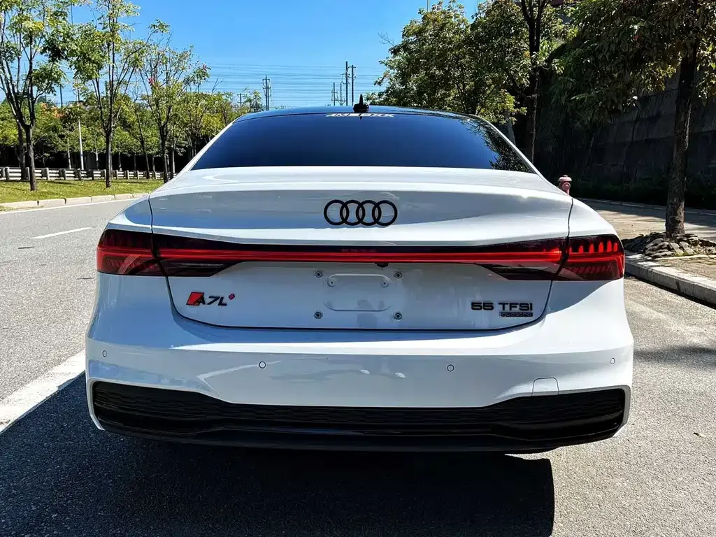 Audi A7L — фото 7