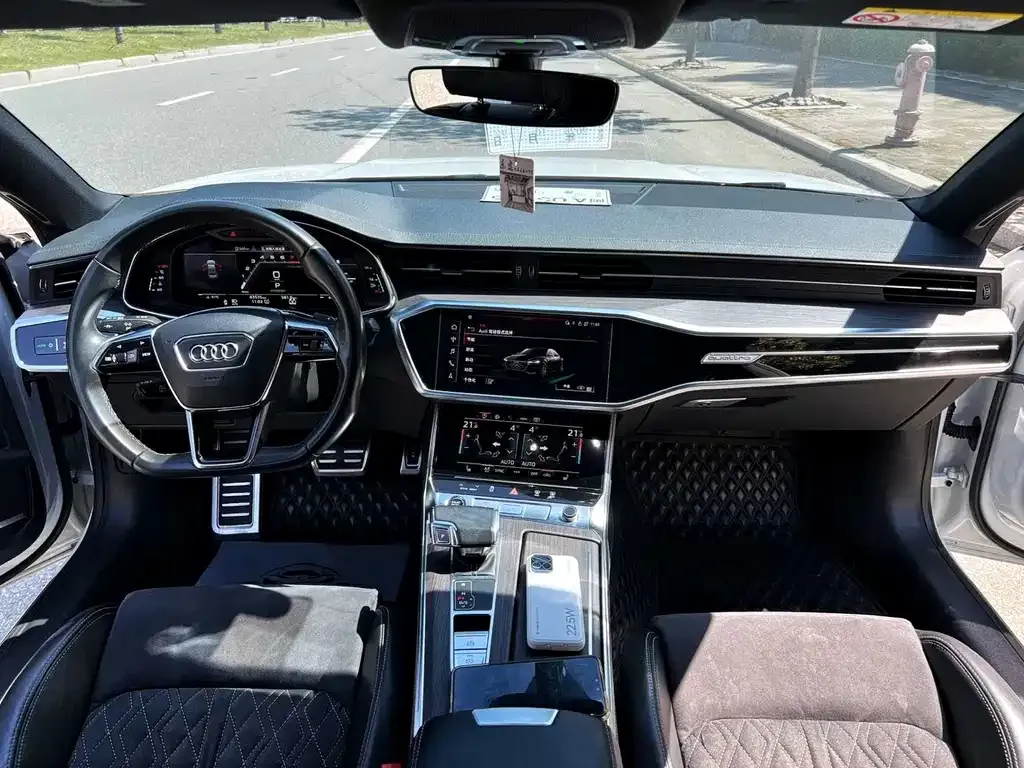 Audi A7L — фото 2