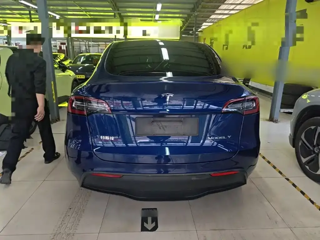 Tesla Model Y — фото 8