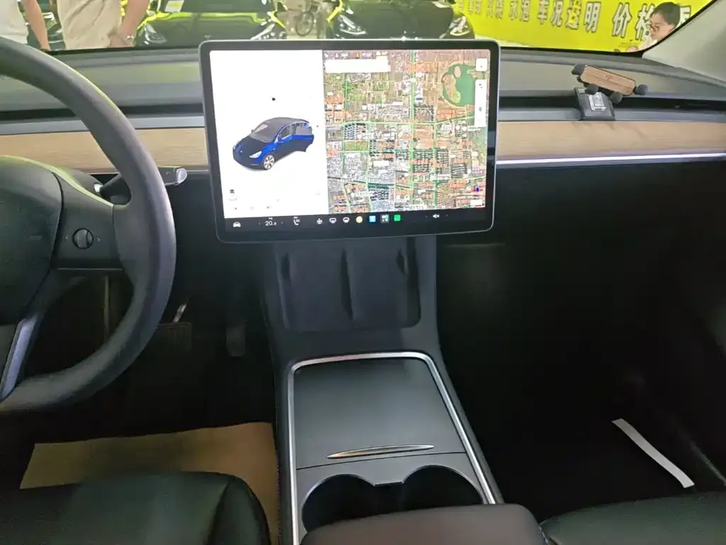 Tesla Model Y — фото 2
