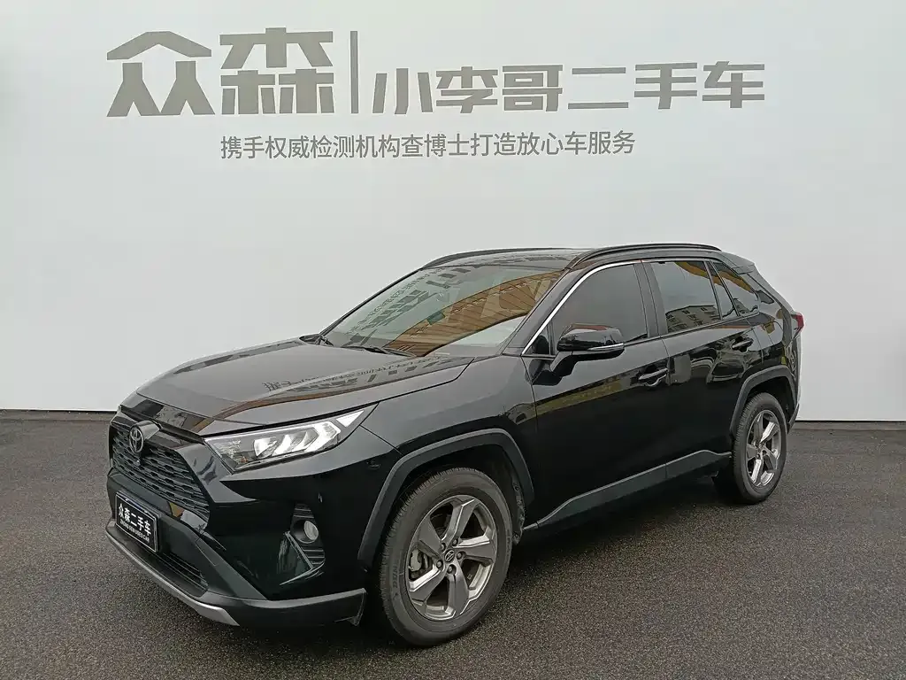Toyota RAV4 — фото 1