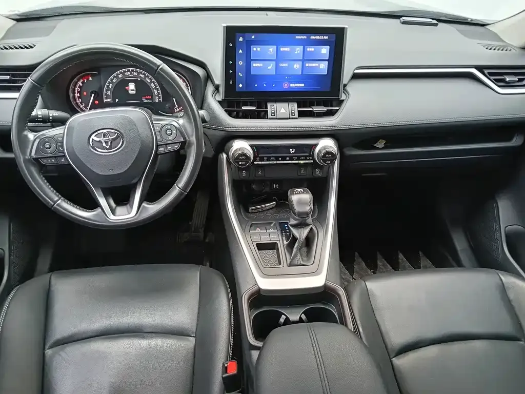 Toyota RAV4 — фото 3