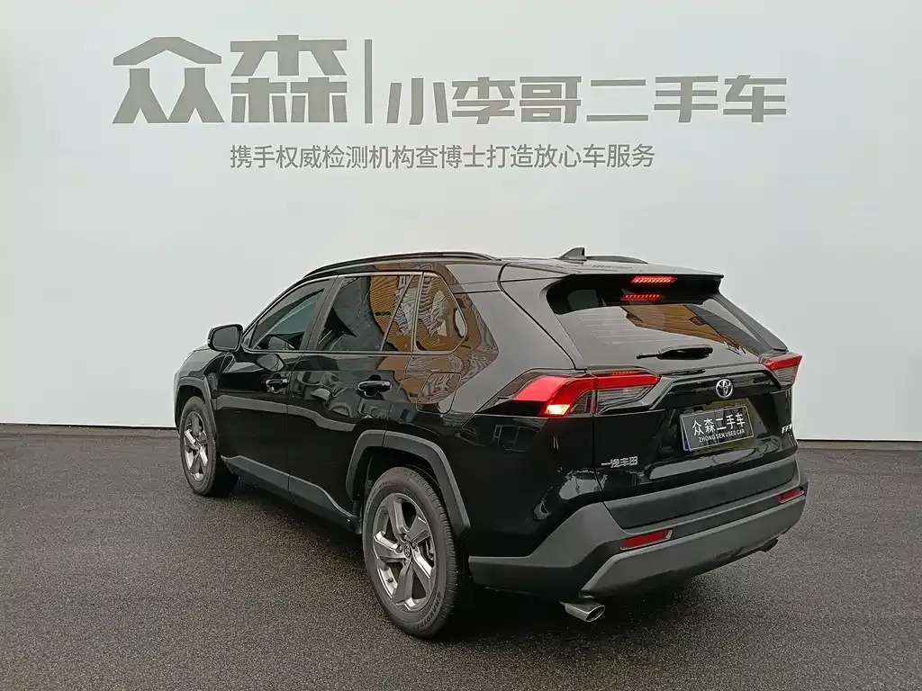 Toyota RAV4 — фото 7